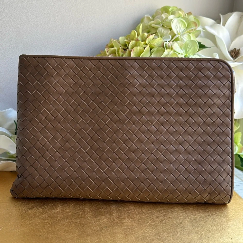 Bottega Veneta Intrecciato Document Holder Portfolio in Brown Calfskin Leather